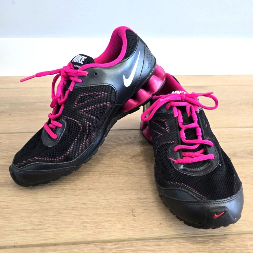 Nike Reax Run Training Athletic Shoes Women's Size 9 Black & Pink Sneakers